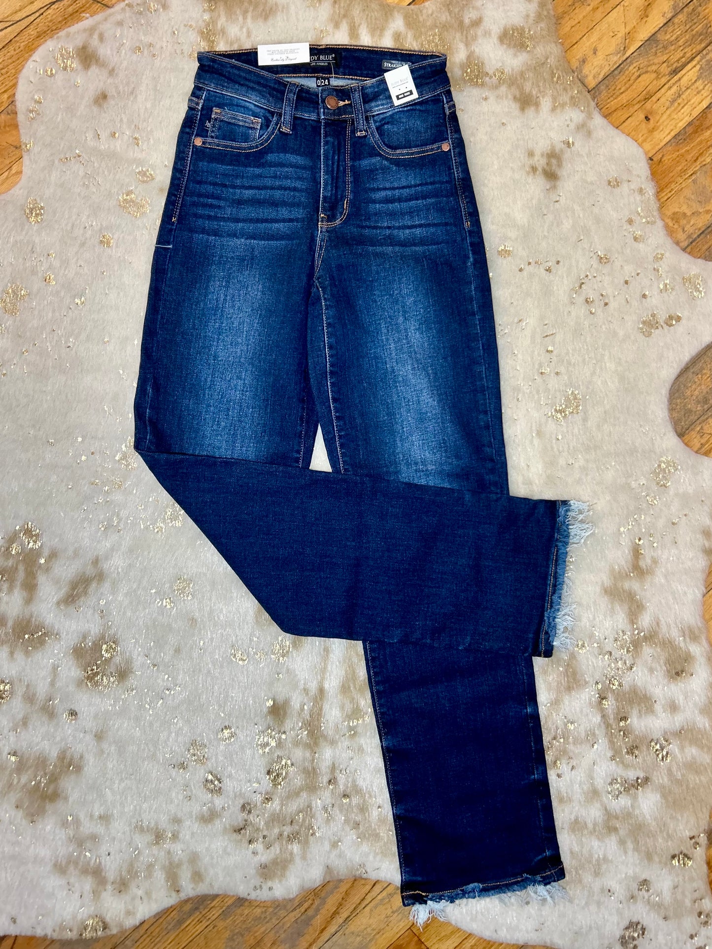 Straight Leg - Raw Hem Jeans