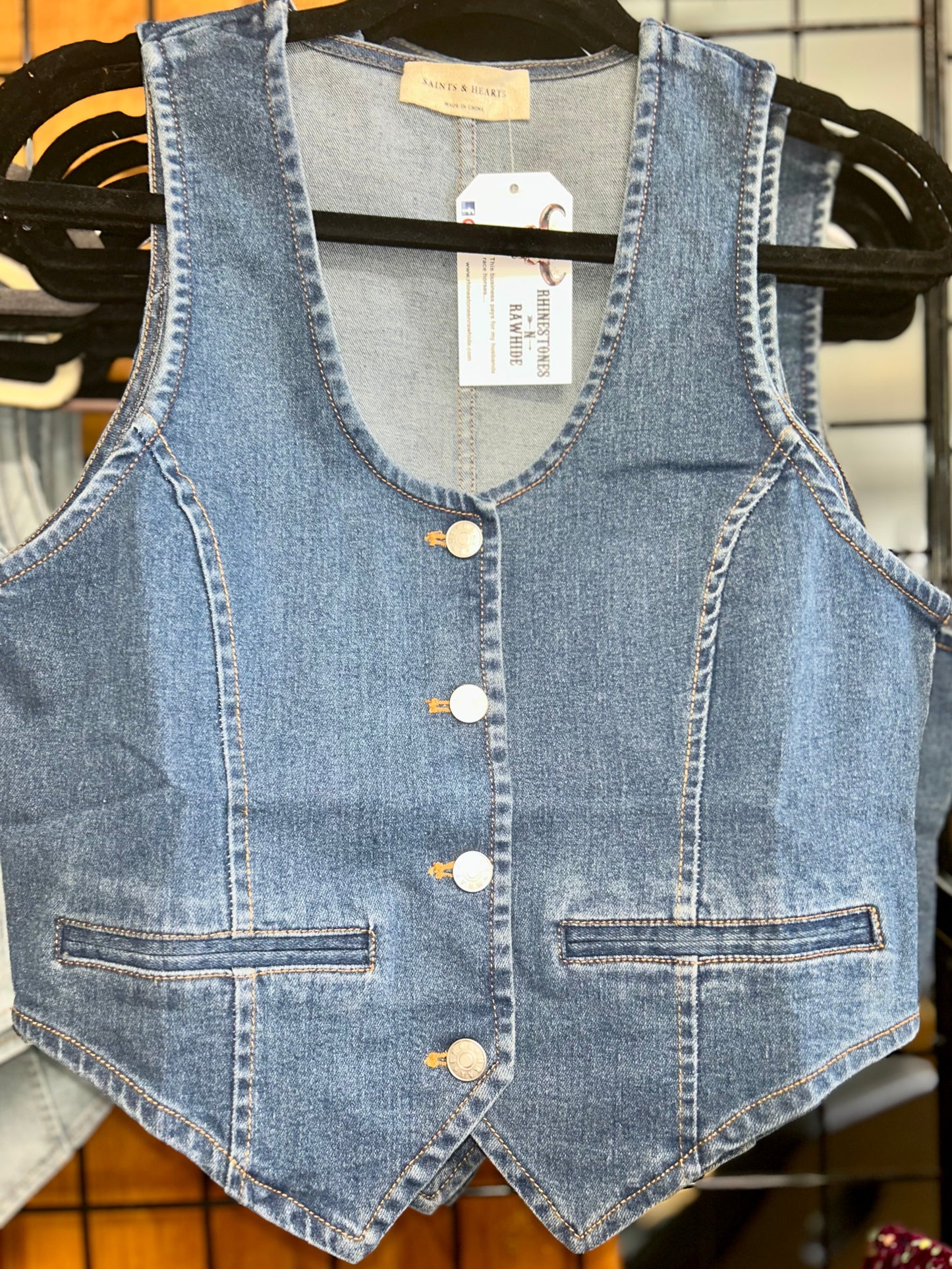 BUTTON DOWN LIGHT WEIGHT DENIM VEST